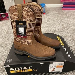 NEW IN BOX/ with tags Men’s Ariat boots size 11.5D. Soft/square toe.